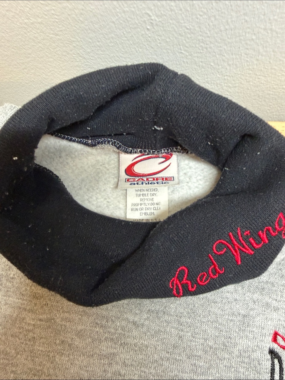 Vintage Men's Gray Detroit Red Wings Turtleneck Sweatshirt - Picture 3 of 7